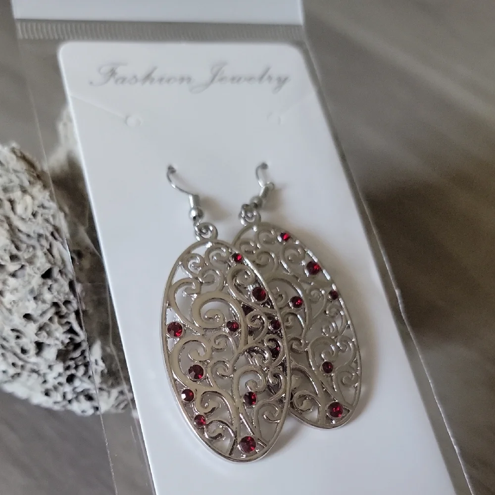 💎Final Sale💎 Elegant Silver and Red Earrings